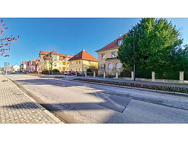 S26-02-011: Graf-Stauffenberg-Straße 28/30
							06618 Naumburg (Saale)