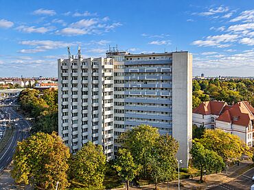 P26-04-003: Hubertusallee 6-8
							14193 Berlin