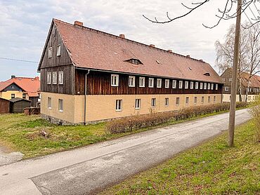 S26-02-085: August-Bebel-Straße 3-10, 12, 15, 17, 18, 20, 22
							02799 Großschönau