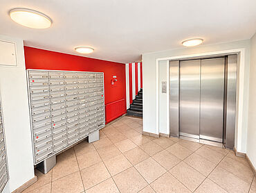 P26-04-003: Hubertusallee 6-8
							14193 Berlin