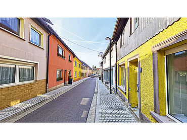 S21-03-003: Rote Gasse 15
							06721 Osterfeld